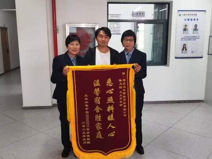 DEB63F438B90429224E0F7B67E8A5407